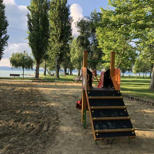 Sziszi Nyaralohaz Daire Balatonszarszo Dış mekan fotoğraf